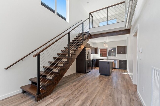 Building Photo - 2 bedroom, 2 bath townhome, close to downtown Whitefish!