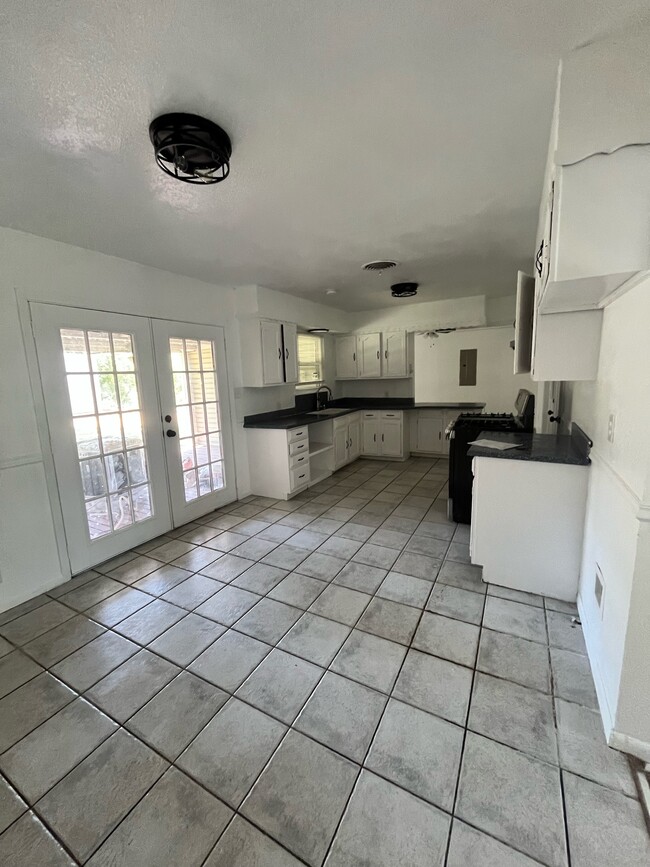 Building Photo - 110 Leighton Dr