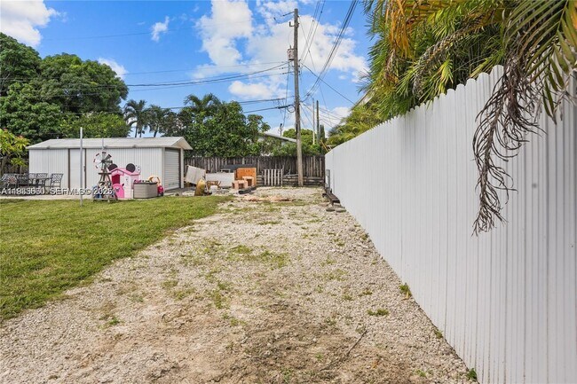 Building Photo - 117 W 34th St