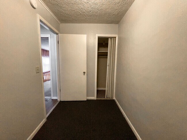 Building Photo - 1900 E 22nd St