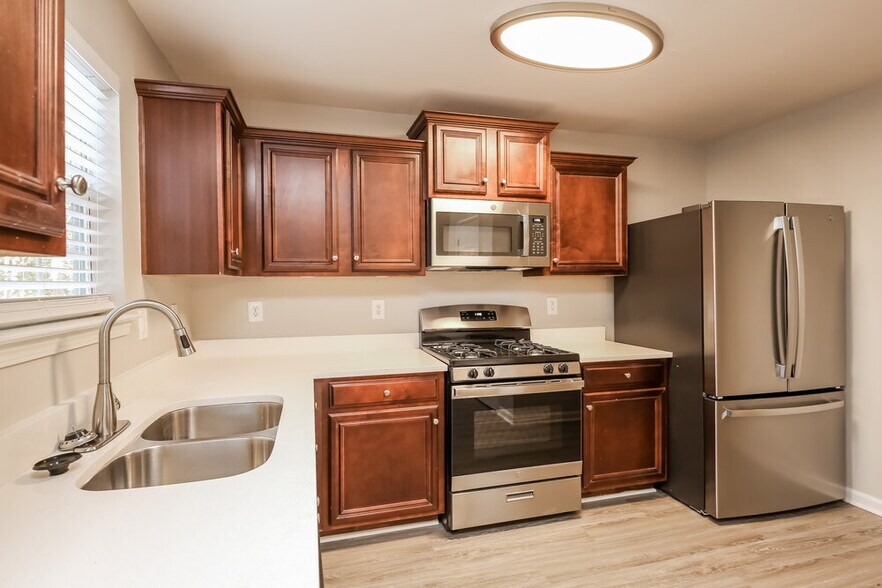 Building Photo - 414 Hidden Creek Ct