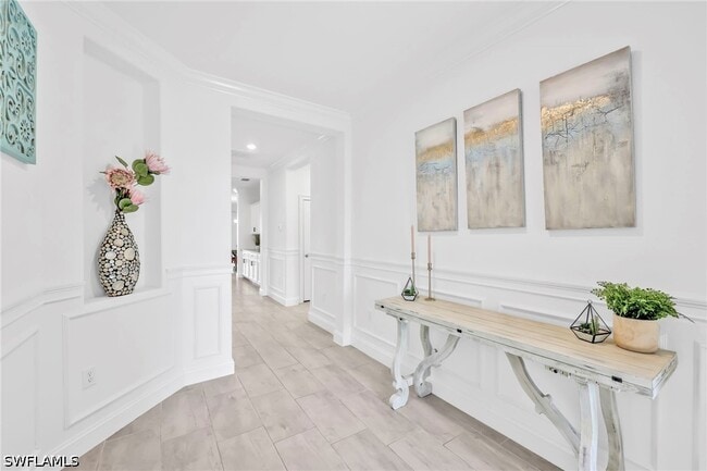 Building Photo - 2127 Hamlin St