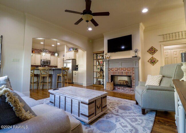 Building Photo - 228 Crenshaw Dr