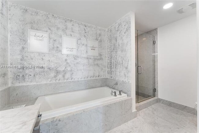 Building Photo - 253 NE 2nd St