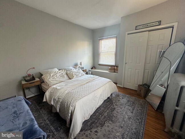 Building Photo - 275 Rochelle Ave