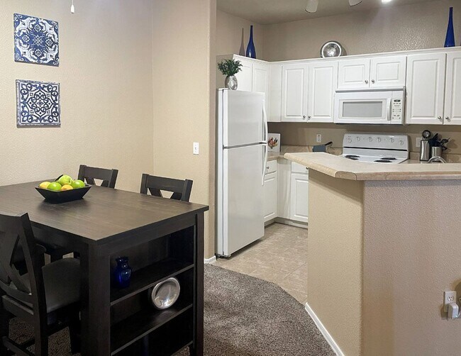 Building Photo - Club at Coldwater Springs