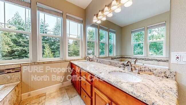 Building Photo - 14600 Jomark Ln