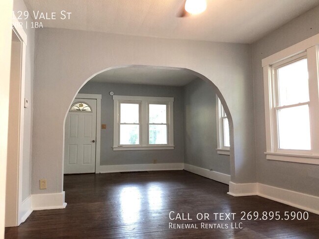 Building Photo - 129 Vale St