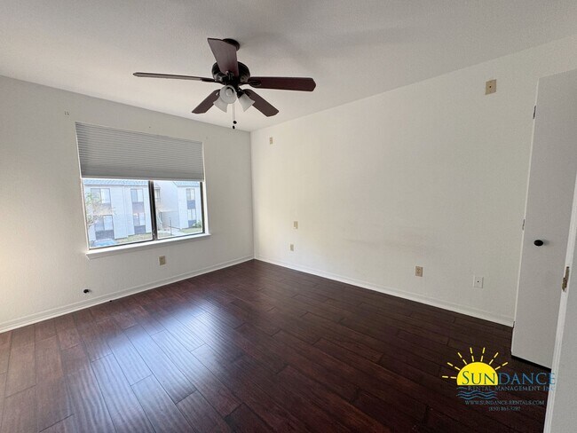 Building Photo - Charming Downtown Condo in Fort Walton Beach!