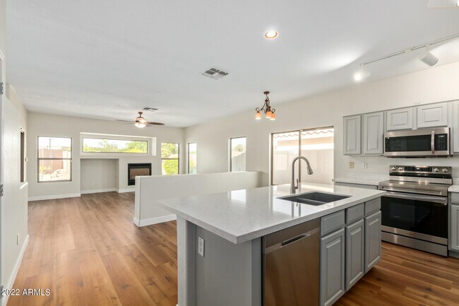 Building Photo - 13232 W Edgemont Ave