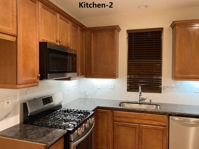 Building Photo - 31750 Paseo de Castaic