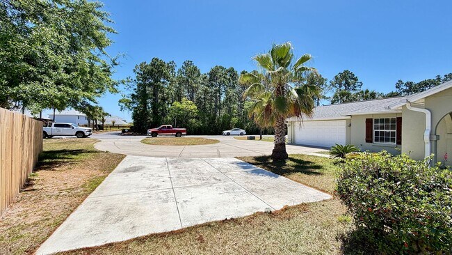 Building Photo - The Glads