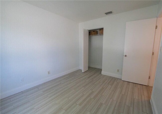 Building Photo - 5332 NW 29th Ct