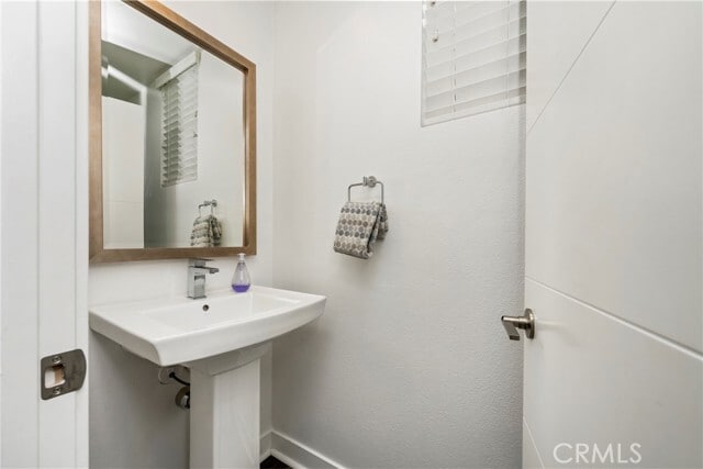 Building Photo - 231 Elm Ave