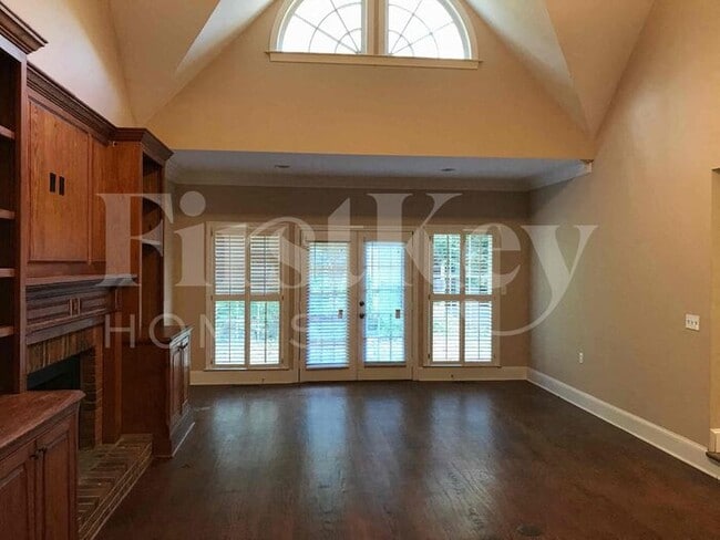 Building Photo - 1609 Flat Rock Dr SW