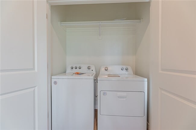 Building Photo - 1601 SW Poigai Wy