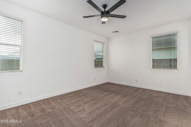 Building Photo - 305 E Leland Rd