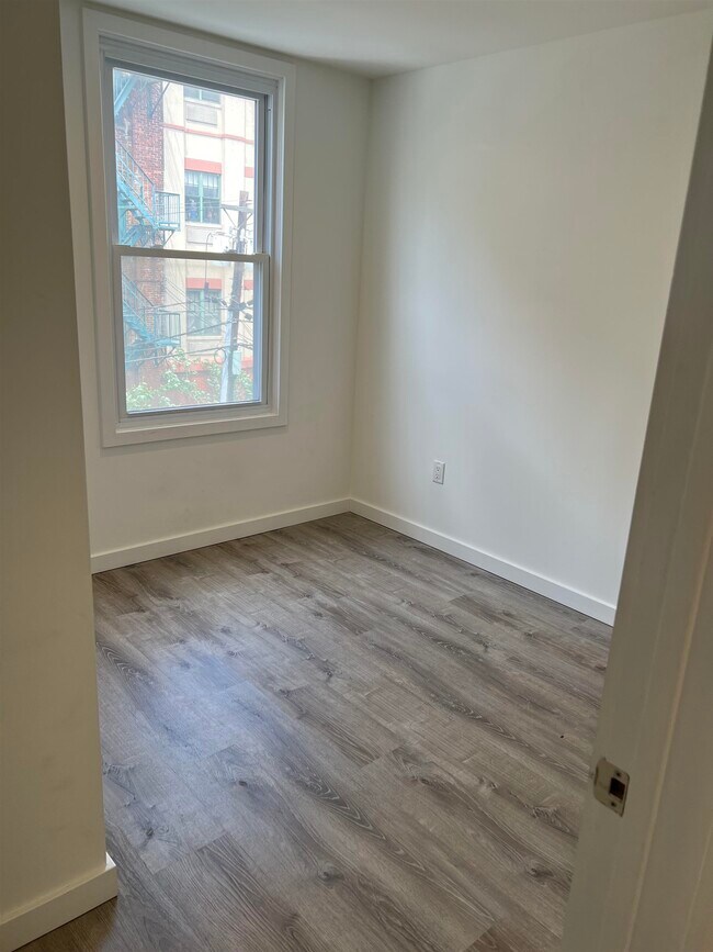 Building Photo - 349 9th St