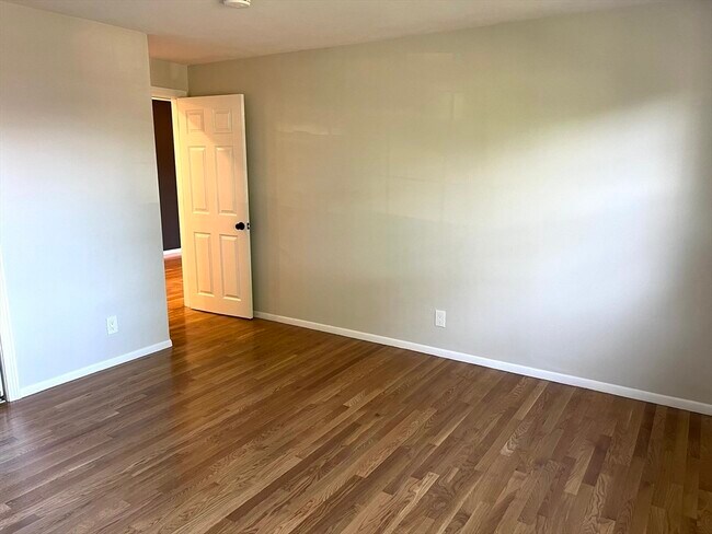 Building Photo - 4 Tara Dr