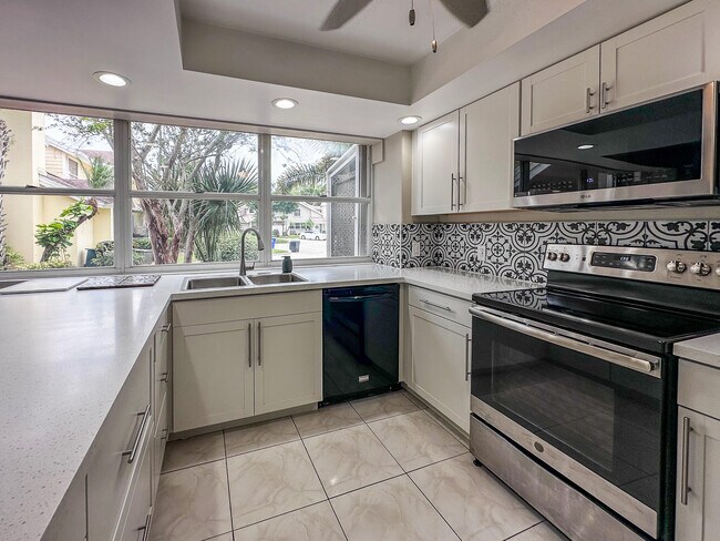 Building Photo - 3662 SW Sunset Trace Cir