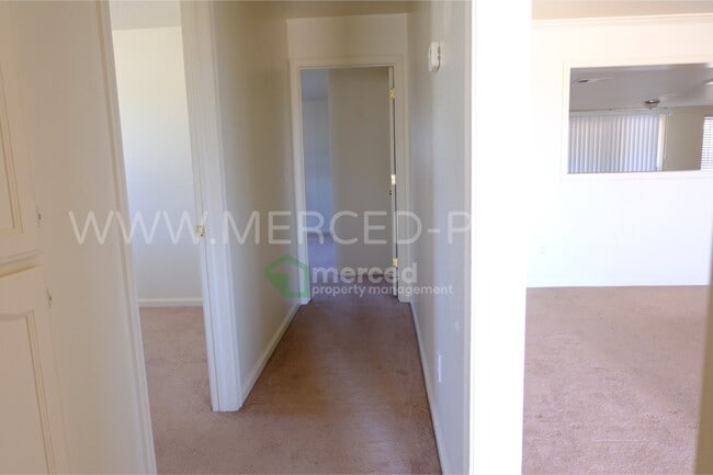 Building Photo - 15290 Sunset Dr