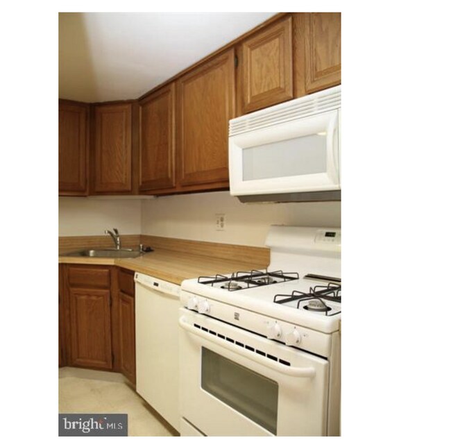 Building Photo - Spacious 2 bed 2 bath condo in Reston!