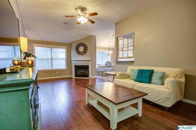 Building Photo - THREE BEDROOM/TWO BATH SPACIOUS RANCH - GR...