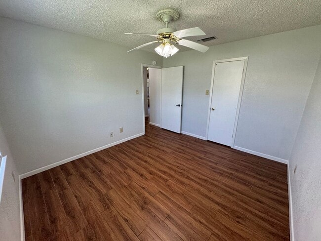 Building Photo - 807 Bass Cir