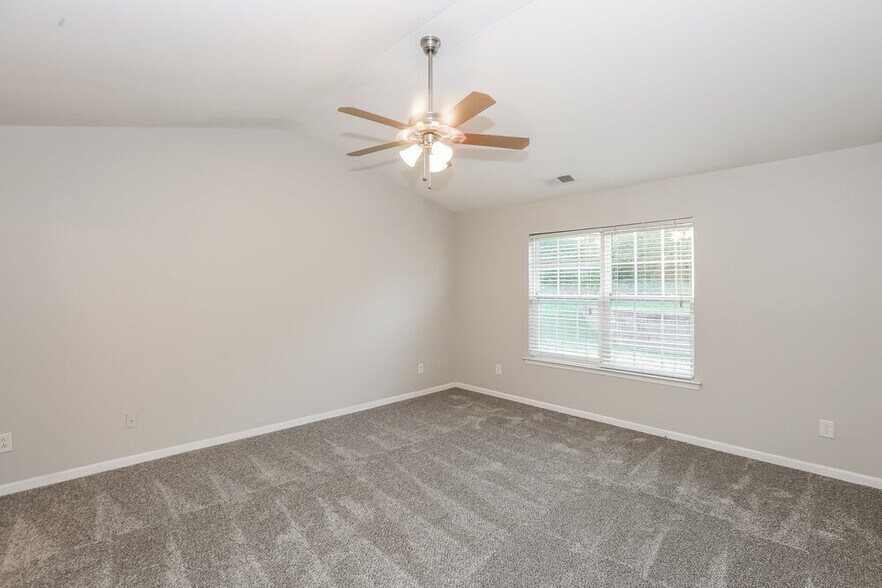Building Photo - 5207 Hildreth Court