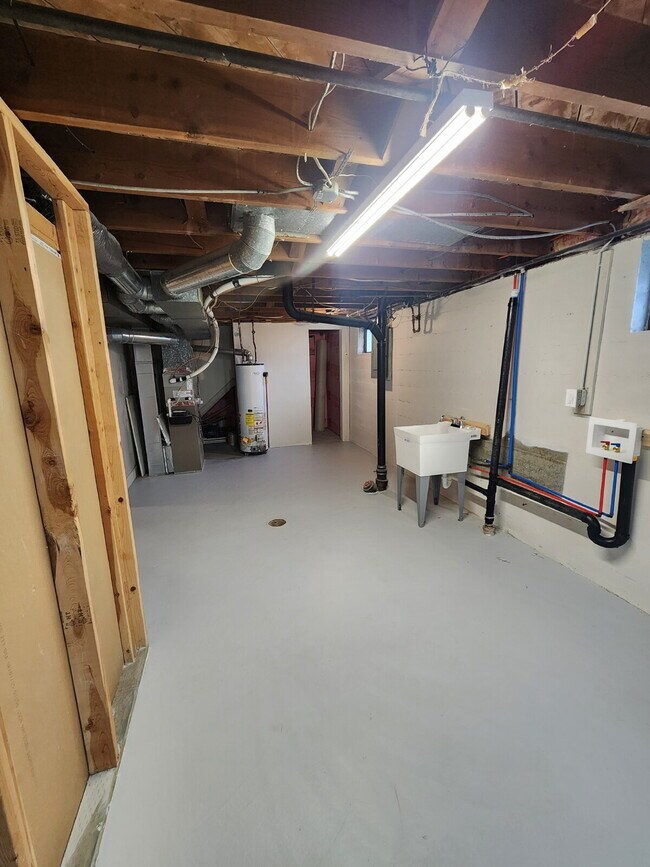 Building Photo - 3BR With Newer Updates