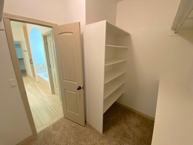Building Photo - East El Paso 4bed/3bath Refrig A/C