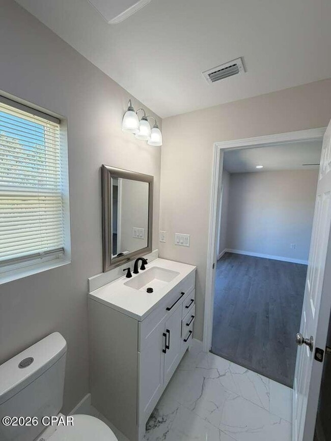 Building Photo - 208 Kraft Ave