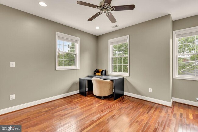 Building Photo - 8604 Woodlawn Ct