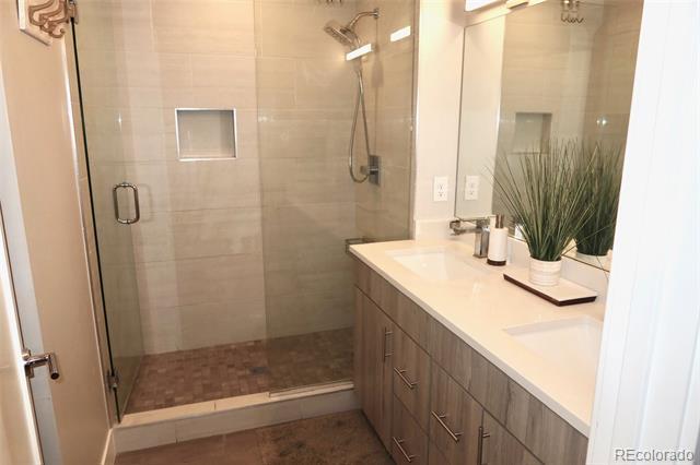 Building Photo - 1920 Grove St