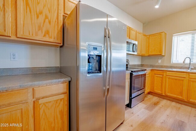 Building Photo - 2723 E Schiliro Cir