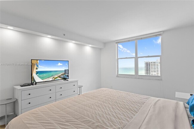 Building Photo - 2501 S Ocean Dr