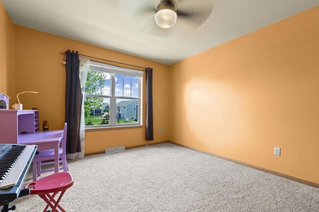 Building Photo - 260 N Mallard Dr