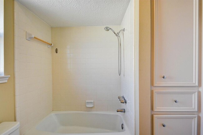 Building Photo - 11743 Riverview Dr