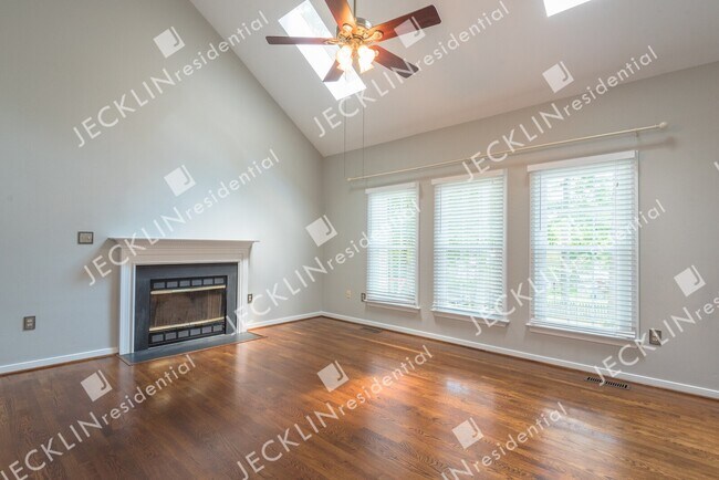 Building Photo - 2329 Horsley Dr
