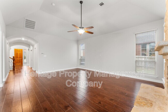 Building Photo - 11 Sable Valley