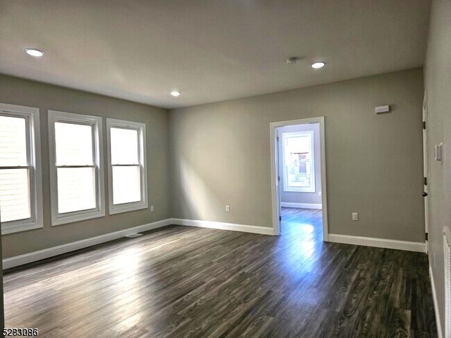 Building Photo - 81 Wolcott Terrace