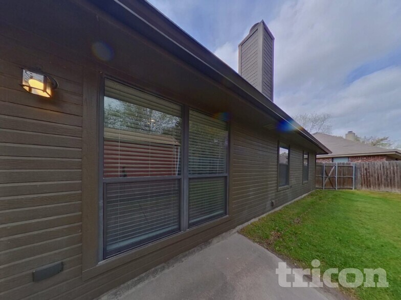 Building Photo - 108 Parkwood Ct