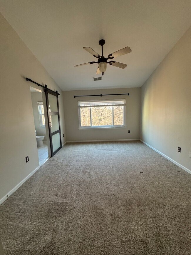 Building Photo - Well-Located 3BR, 2-Full, and 2-Half Bath Townhouse w/ One-Car Garage in Sterling, VA