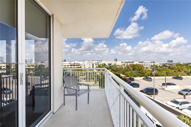 Building Photo - 19501 E Country Club Dr