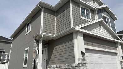 Building Photo - 7261 N Silver Spring Way