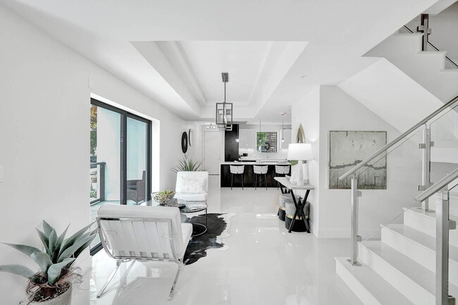 Building Photo - 3040 N Ocean Blvd