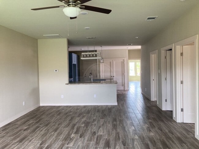 Building Photo - 5007 White Rose Dr