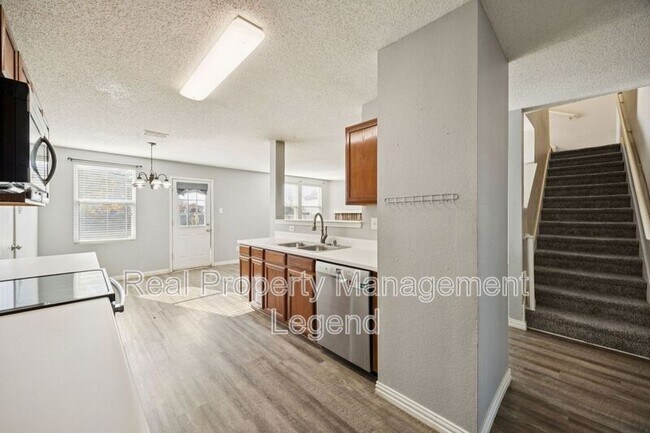 Building Photo - 2900 Sheridan Ln