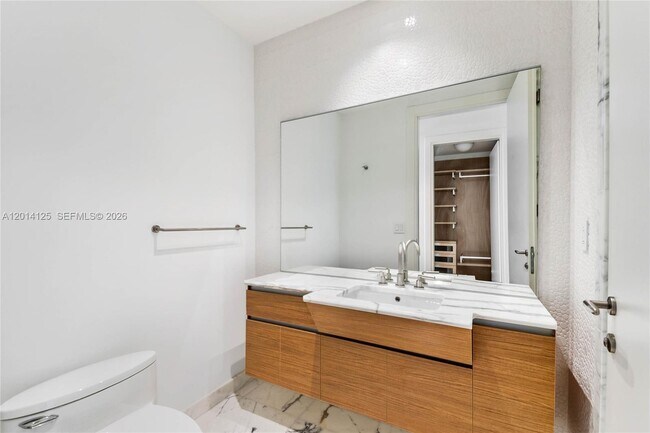 Building Photo - 2627 S Bayshore Dr