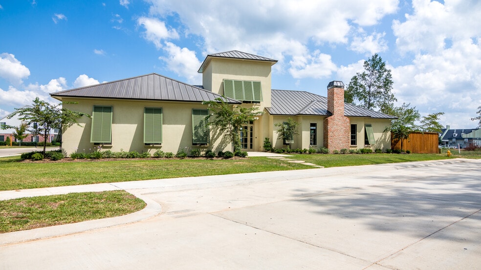 Clubhouse - 1028 Bridgewater Ave